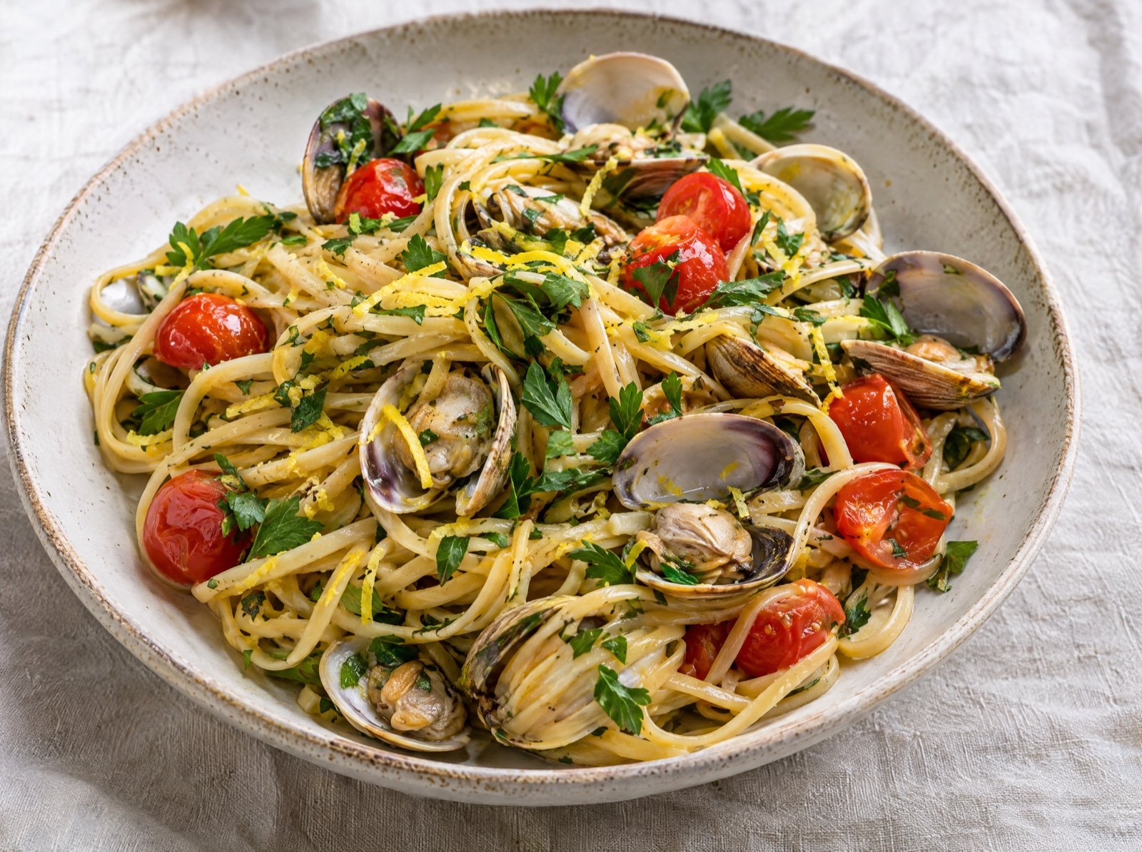 Linguine mit Venusmuscheln, Kirschtomaten und Zitrone