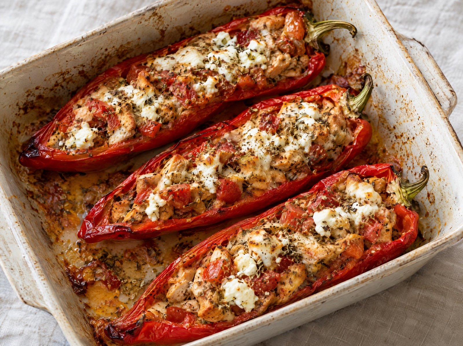 Gefüllte Paprika mit Hähnchen, Feta und Tomaten